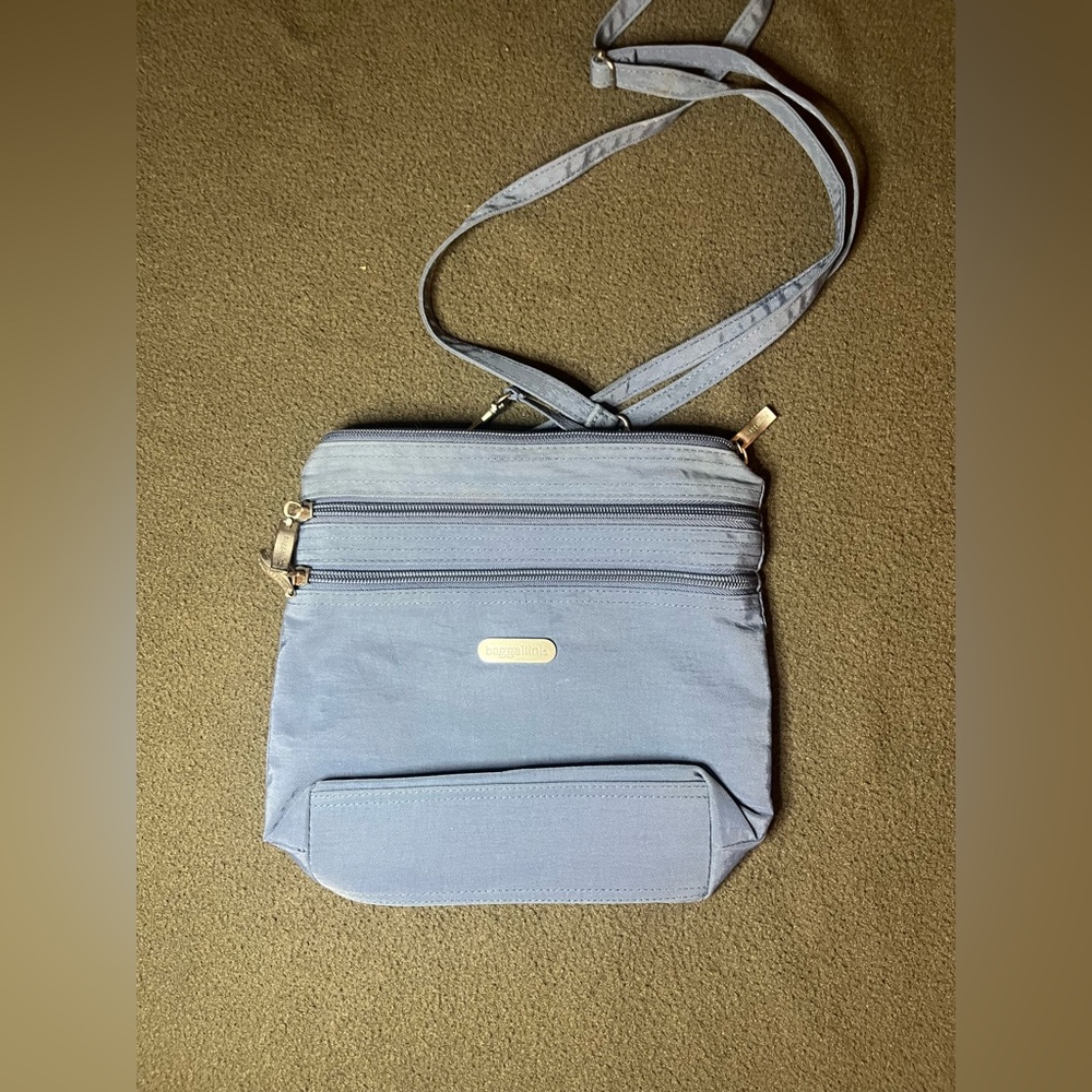 Baggallini Blue Nylon Crossbody Bag
Multi-Pocket Travel Purse